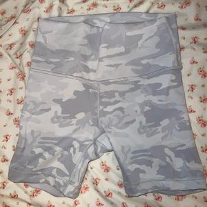 lululemon 6 inch white camo biker shorts